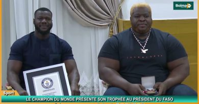 Log Lift : Iron Biby présente son trophée de champion du monde au Président du Faso