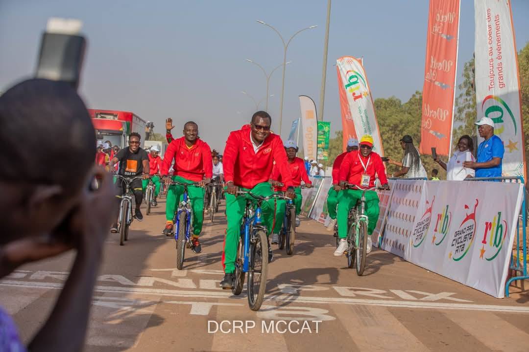 Grand Prix Cycliste RTB: le Ministre Pingdwendé Gilbert OUEDRAOGO donne le coup d’envoi de la 1re édition