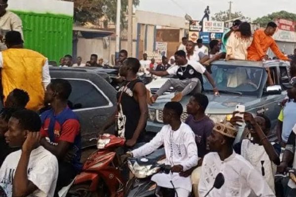 Deux couples interpellés pour non-respect de la réglementation des cortèges dans la ville de Ouagadougou